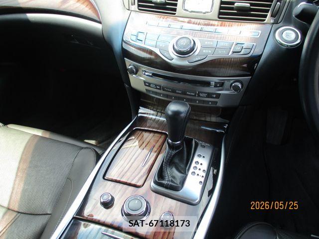 Nissan FUGA 2017-08 7058684-14