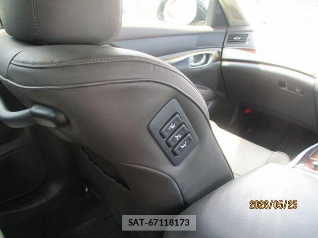 Nissan FUGA 2017-08 7058684-15