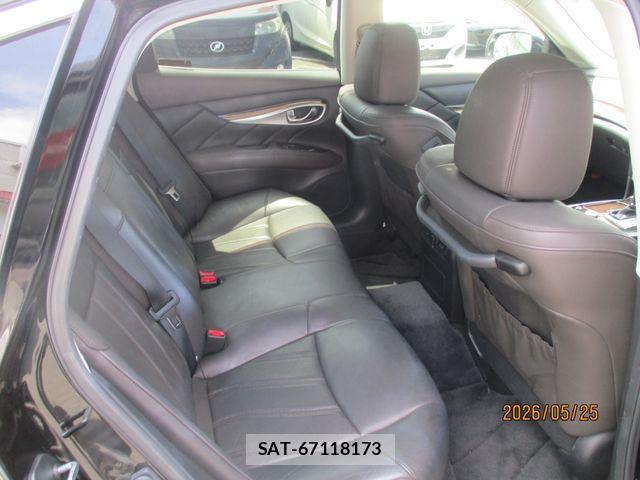 Nissan FUGA 2017-08 7058684-16