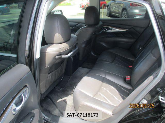 Nissan FUGA 2017-08 7058684-20