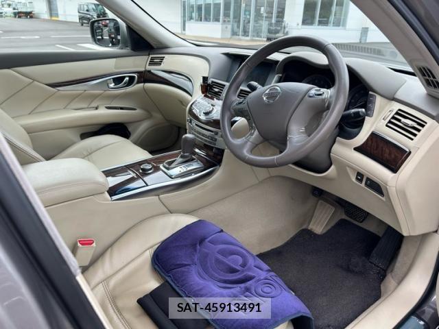 Nissan FUGA 2010-05 7218988-9