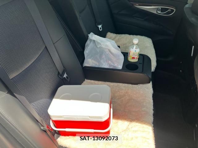 Nissan FUGA 2019-01 7218998-9