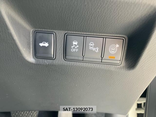 Nissan FUGA 2019-01 7218998-14