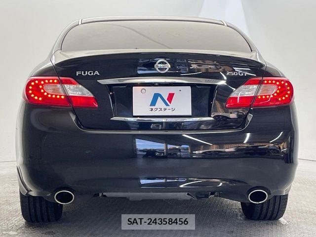 Nissan FUGA 2011-07 7616758-15