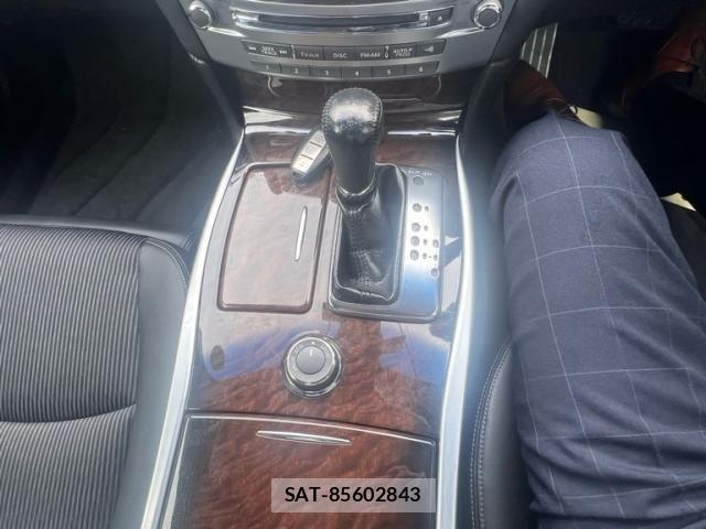 Nissan FUGA 2012-07 7723637-12
