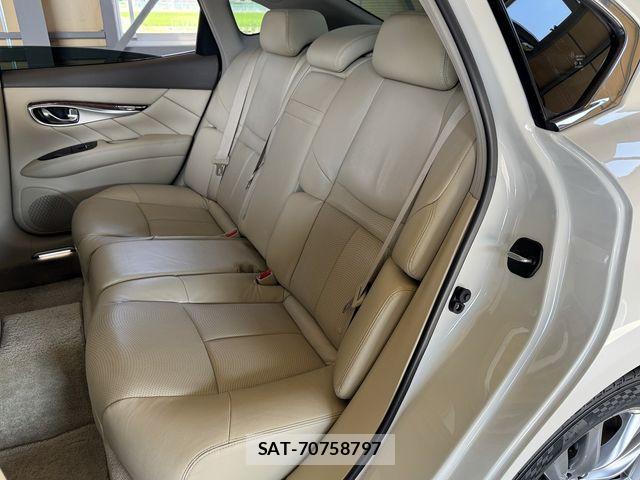 Nissan FUGA 2018-03 7876618-11