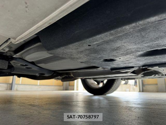 Nissan FUGA 2018-03 7876618-21