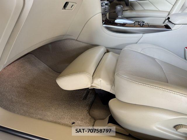 Nissan FUGA 2018-03 7876618-22