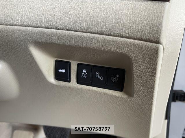 Nissan FUGA 2018-03 7876618-27