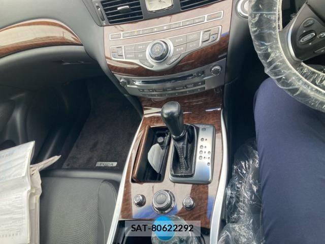 Nissan FUGA 2015-03 7902653-22