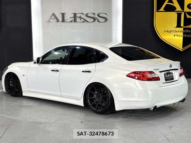 Nissan FUGA 2011-11 7961827-12