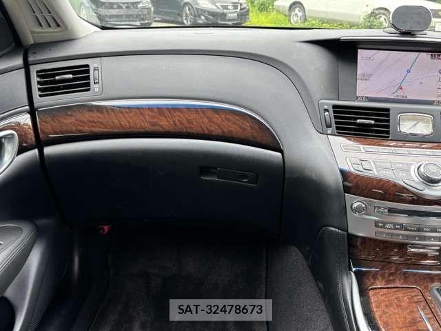 Nissan FUGA 2011-11 7961827-17