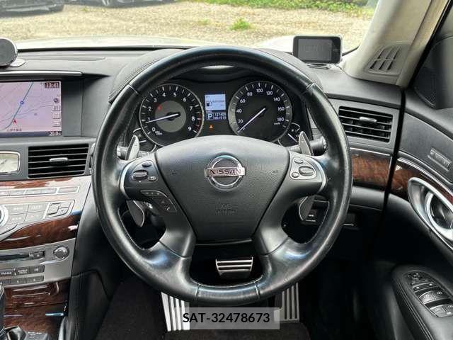 Nissan FUGA 2011-11 7961827-19
