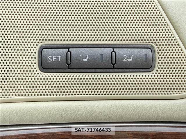 Nissan FUGA 2013-11 7961828-13