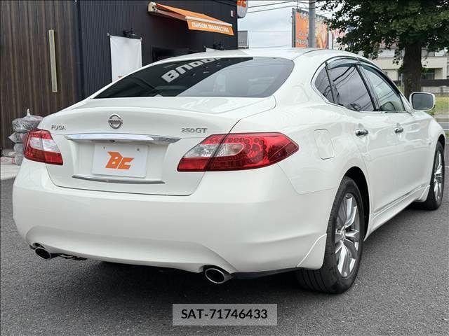 Nissan FUGA 2013-11 7961828-23