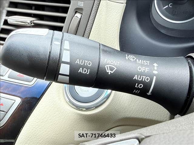 Nissan FUGA 2013-11 7961828-27
