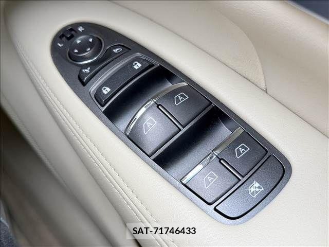 Nissan FUGA 2013-11 7961828-28