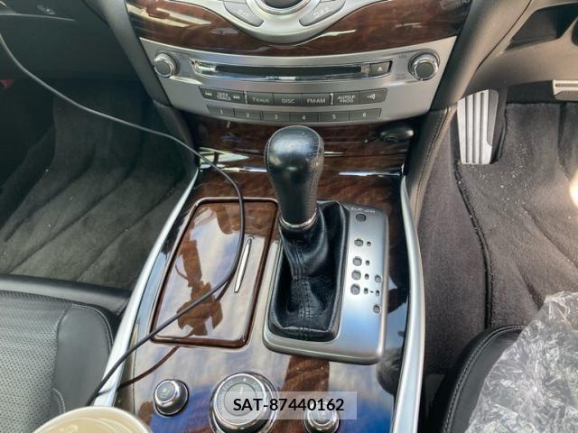 Nissan FUGA 2013-03 8130297-12