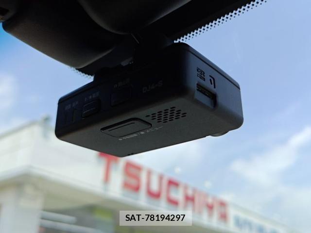 Nissan FUGA 2015-02 8314604-18