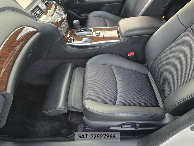 Nissan FUGA 2015-09 8335959-22