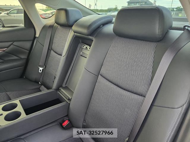 Nissan FUGA 2015-09 8335959-23