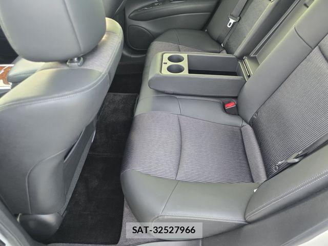 Nissan FUGA 2015-09 8335959-24