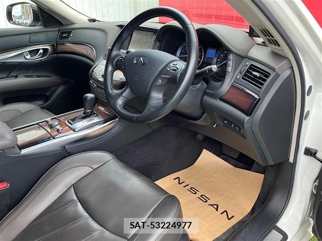 Nissan FUGA 2018-01 8354557-9
