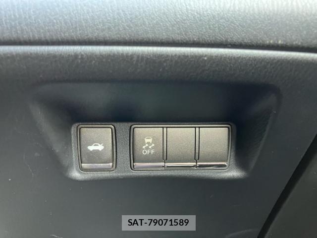Nissan FUGA 2011-08 8366062-27