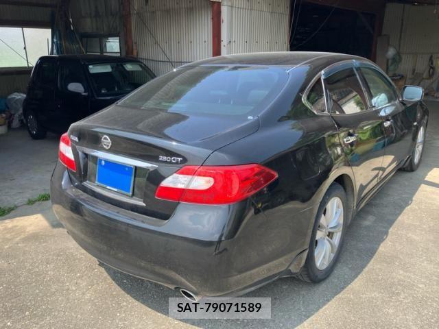 Nissan FUGA 2011-08 8366062-6