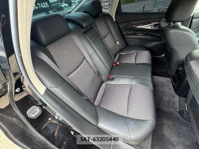 Nissan FUGA 2012-08 8742378-11
