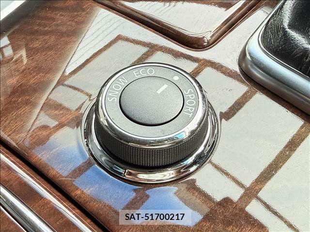Nissan FUGA 2012-05 8780403-14