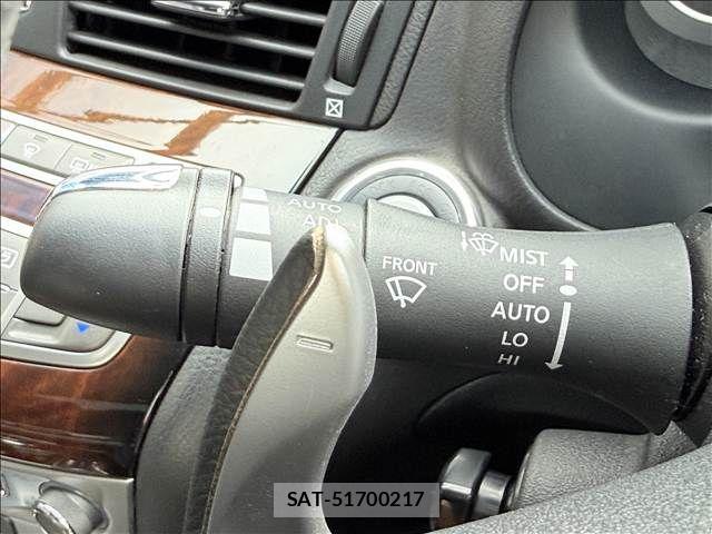 Nissan FUGA 2012-05 8780403-29