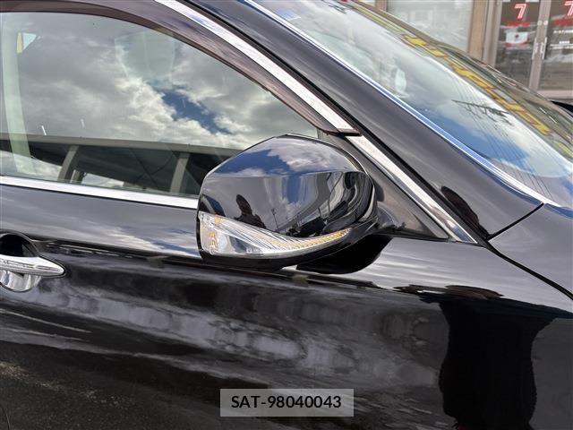 Nissan FUGA 2017-01 3374102-11
