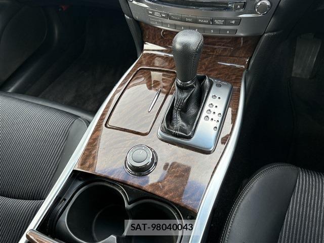 Nissan FUGA 2017-01 3374102-25