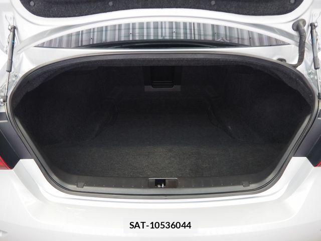 Nissan FUGA 2017-12 5868310-11