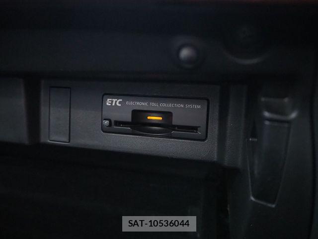 Nissan FUGA 2017-12 5868310-18
