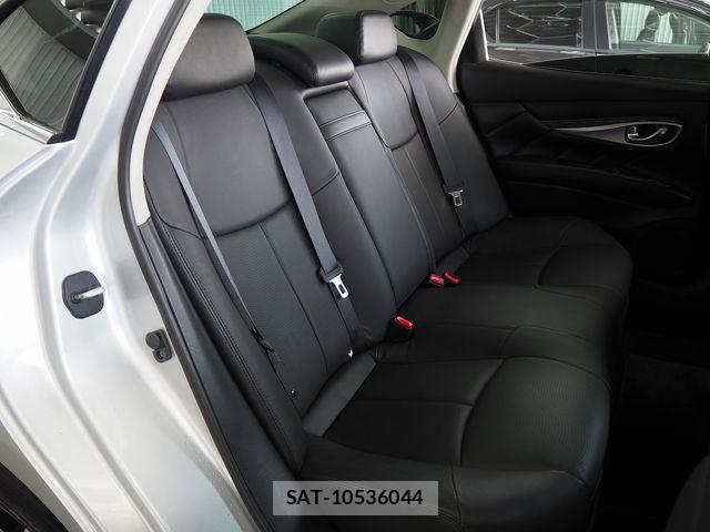 Nissan FUGA 2017-12 5868310-23