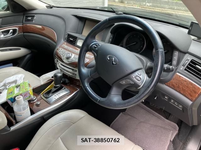 Nissan FUGA 2017-07 7357892-14