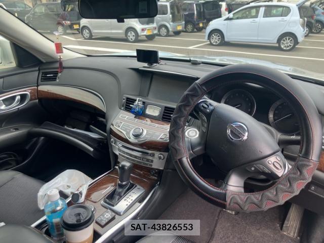 Nissan FUGA 2013-07 7454536-12