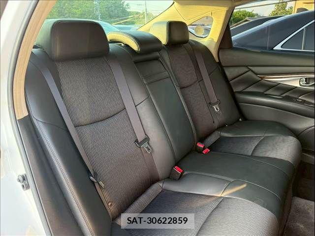 Nissan FUGA 2010-03 8562026-11