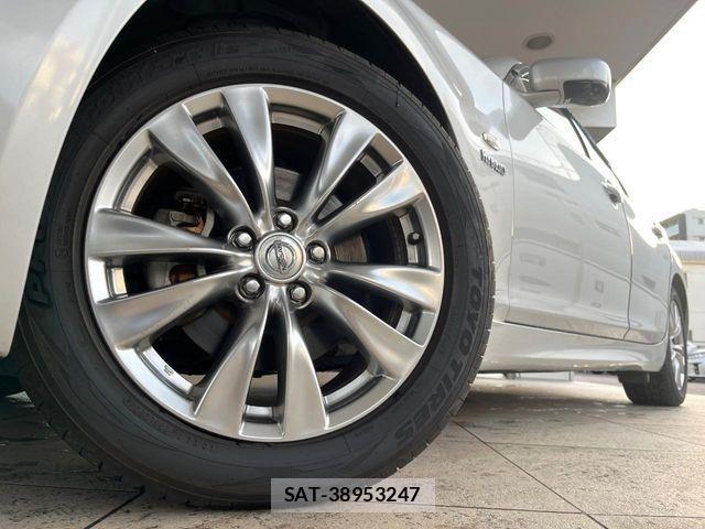 Nissan FUGA HYBRID 2011-11 3374108-12