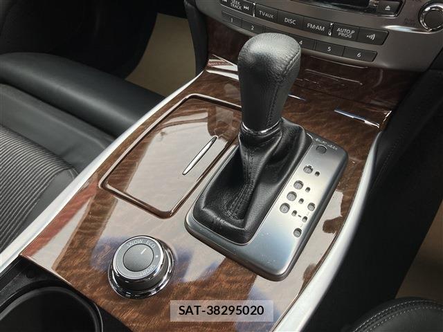 Nissan FUGA HYBRID 2018-09 4042844-12