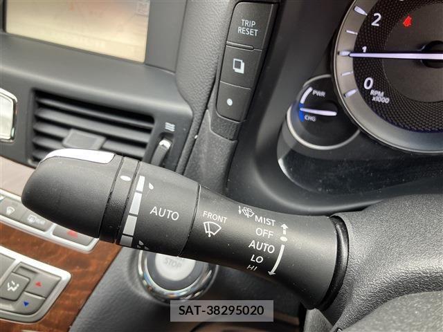 Nissan FUGA HYBRID 2018-09 4042844-19