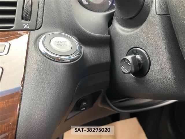 Nissan FUGA HYBRID 2018-09 4042844-22