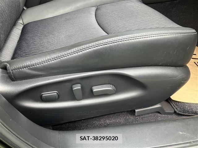 Nissan FUGA HYBRID 2018-09 4042844-24