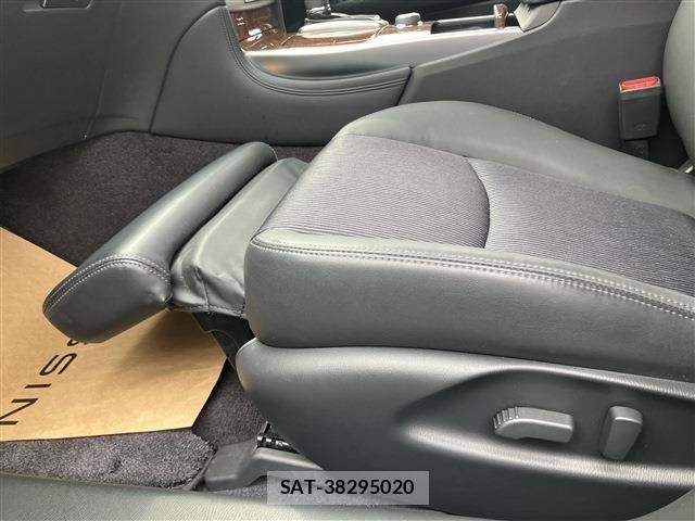 Nissan FUGA HYBRID 2018-09 4042844-25