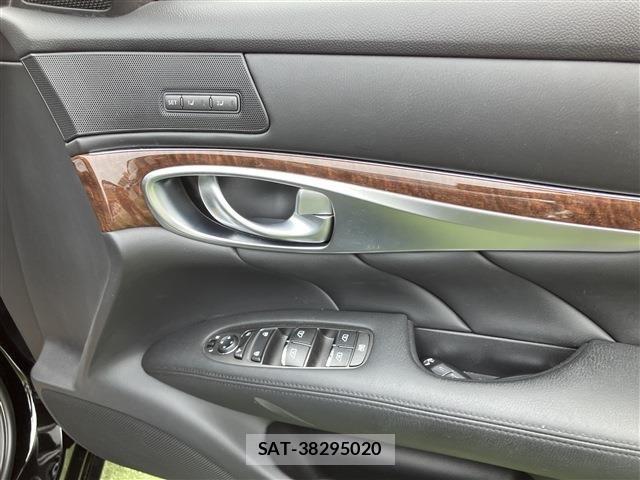 Nissan FUGA HYBRID 2018-09 4042844-26
