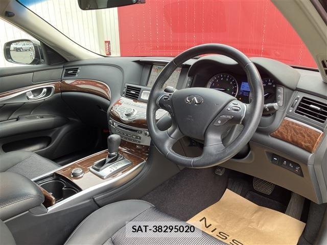 Nissan FUGA HYBRID 2018-09 4042844-3