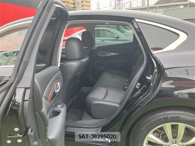 Nissan FUGA HYBRID 2018-09 4042844-7