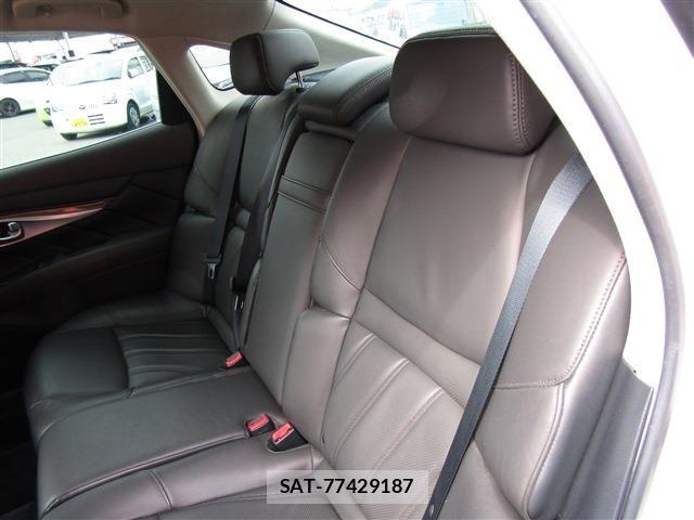 Nissan FUGA HYBRID 2022-03 6215025-23